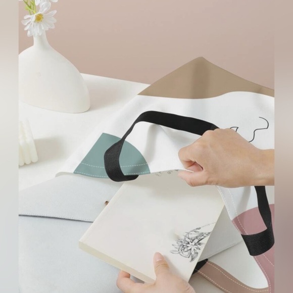 ✨NEW✨ Abstract Design Tote Bag - Multicolor - Picture 4 of 4